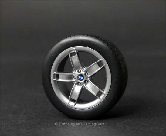 1:18 BMW E39 540i Touring Rim Size